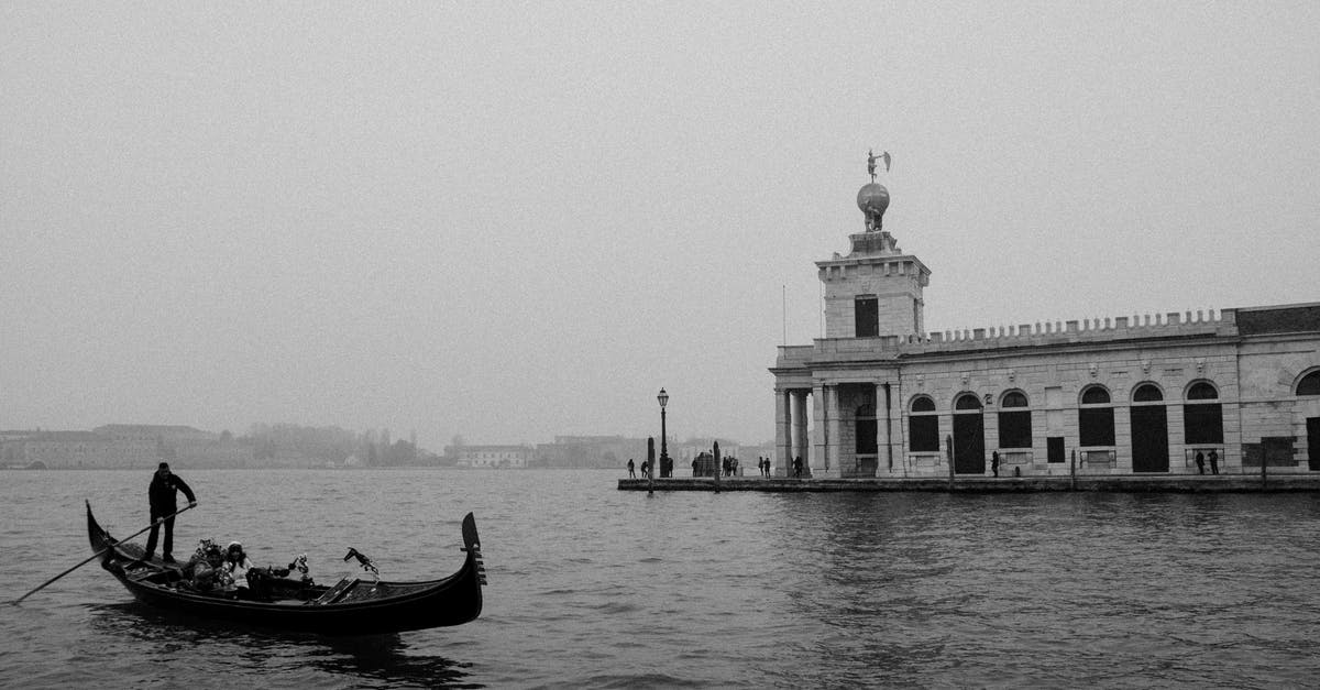 180 day rule ESTA & B Visa - Grayscale Photo of Man Riding on Boat on Sea