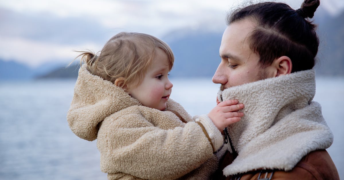 1-week holiday in Fiji. How to carry my cash? - Satisfied young father and little daughter near sea in cold season