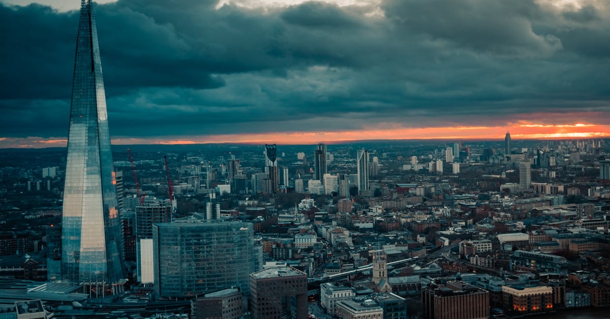 2 hours layover and 2 separate flights - London Luton - Photo of London Skyline During Golden Hour