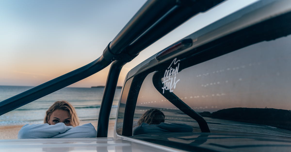 Amazon/Ebay pickup locations in Frankfurt/Munich/Vienna airport? - Young woman leaning on car trunk on seaside