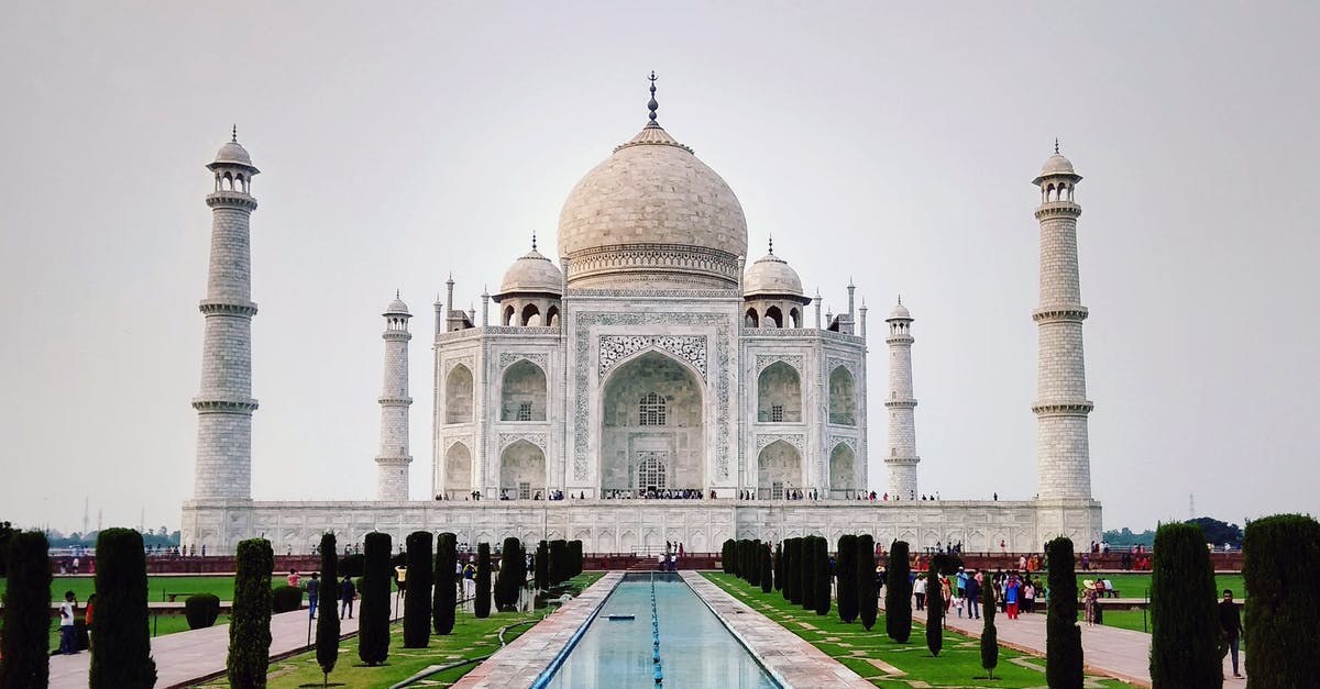 Are Agra main attractions closed on 31st of December? - Pool in front  of Taj Mahal 