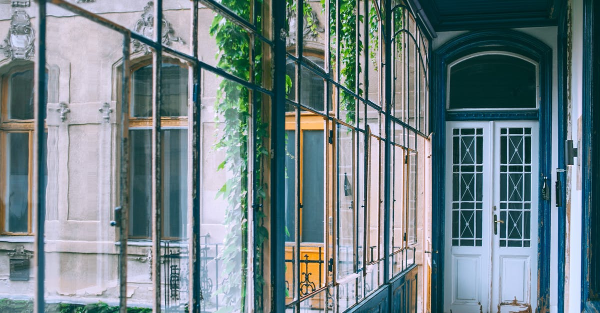 Are both the entry and exit day counted for 90/180 Schengen rule? - Entrance of old building with glass wall Are both the entry and exit day counted for 90/180 Schengen rule? - Entrance of old building with glass wall