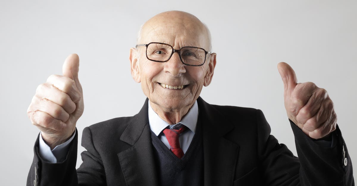 Are non-US citizens elegible to sign up for TSA-Pre? - Positive senior man in eyeglasses showing thumbs up and looking at camera