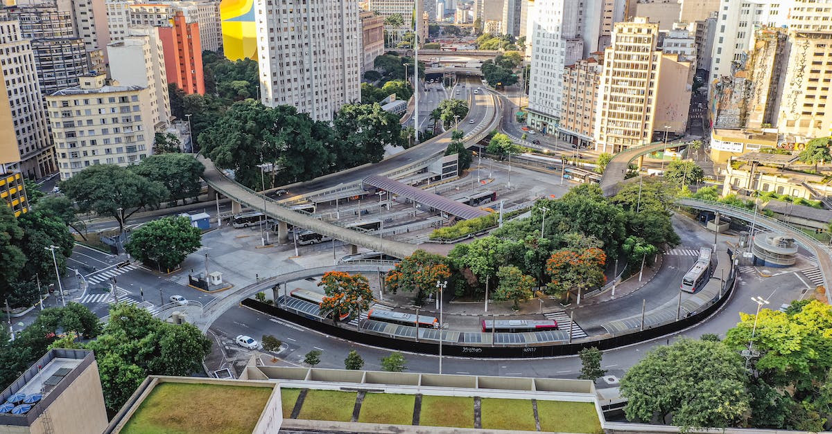 Are there air traffic routes that are turbulence-sensitive? - Cityscape with modern highway and buildings