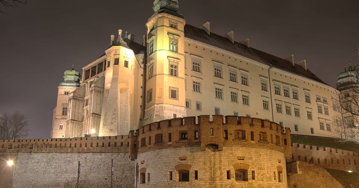 Are there any analogs of the Malbork castle in Poland or Germany? - Wawel Royal Castle in Krakow, Poland