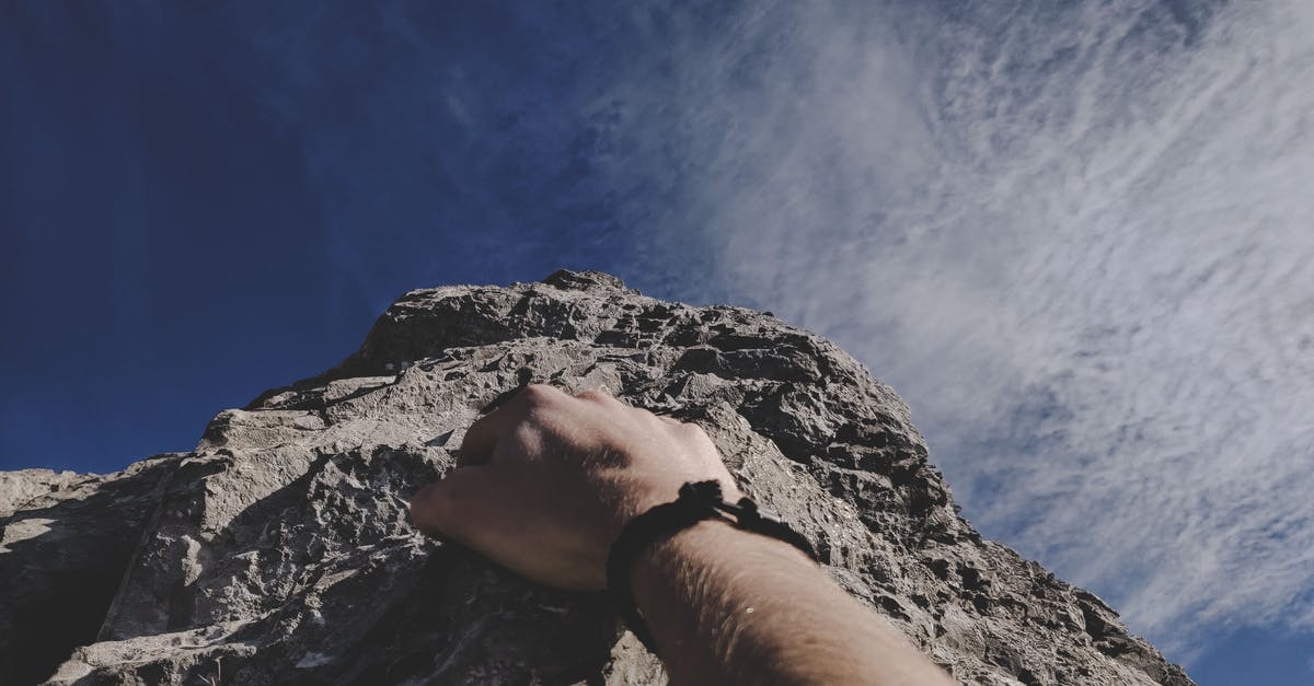 Are there any hiking challenges around Quebec City? [closed] - Person's Hand