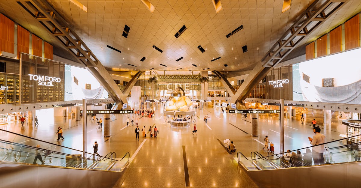 Are there kiosks at Malpensa Airport? - People Inside Building