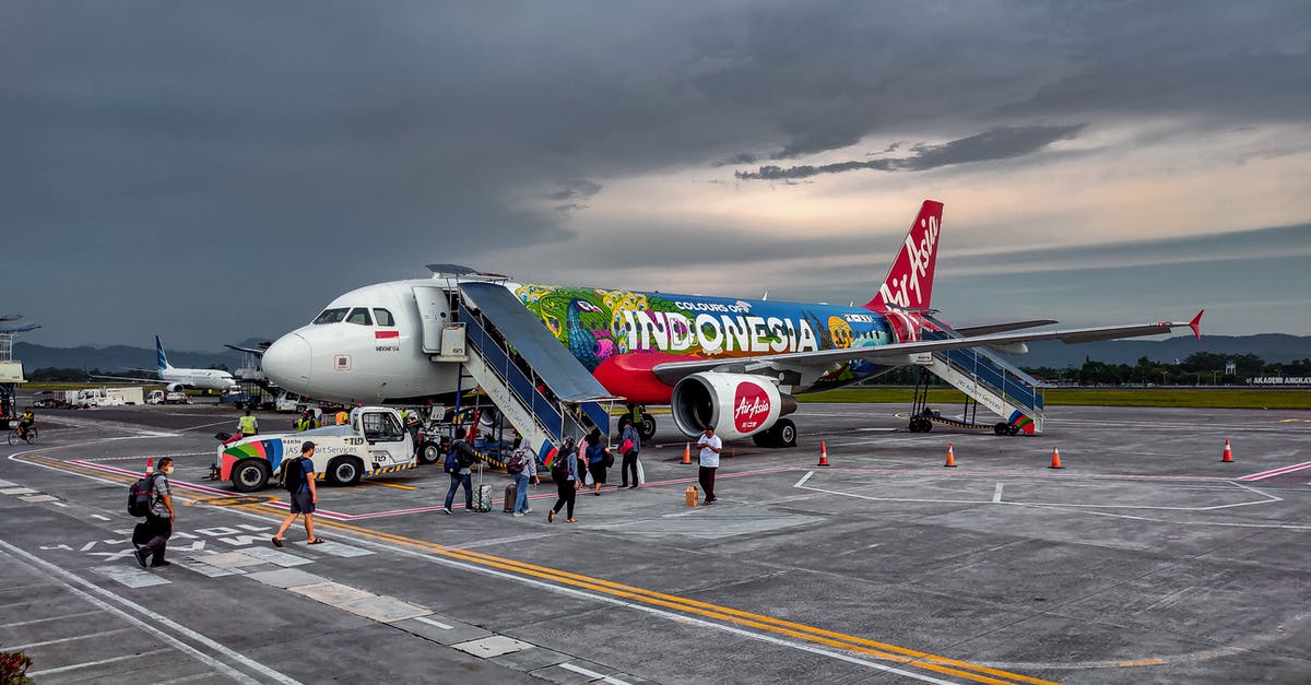 Are there kiosks at Malpensa Airport? - White and Red Passenger Plane on Airport