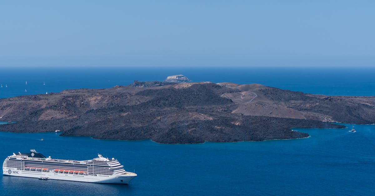 Are there toilets on the Stradbroke Island ferry? - White Crewship Near Island Under Clear Sky at Daytime