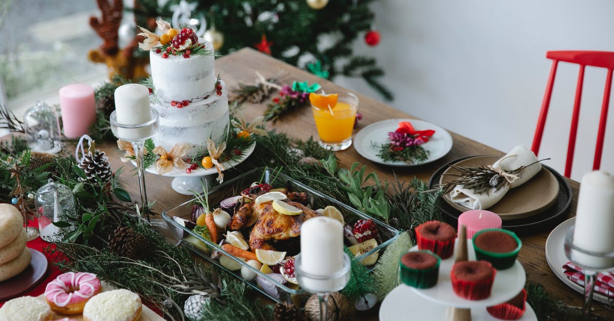 Are winter tires required in Turkey in December? - Served table for Christmas dinner decorated with coniferous twigs