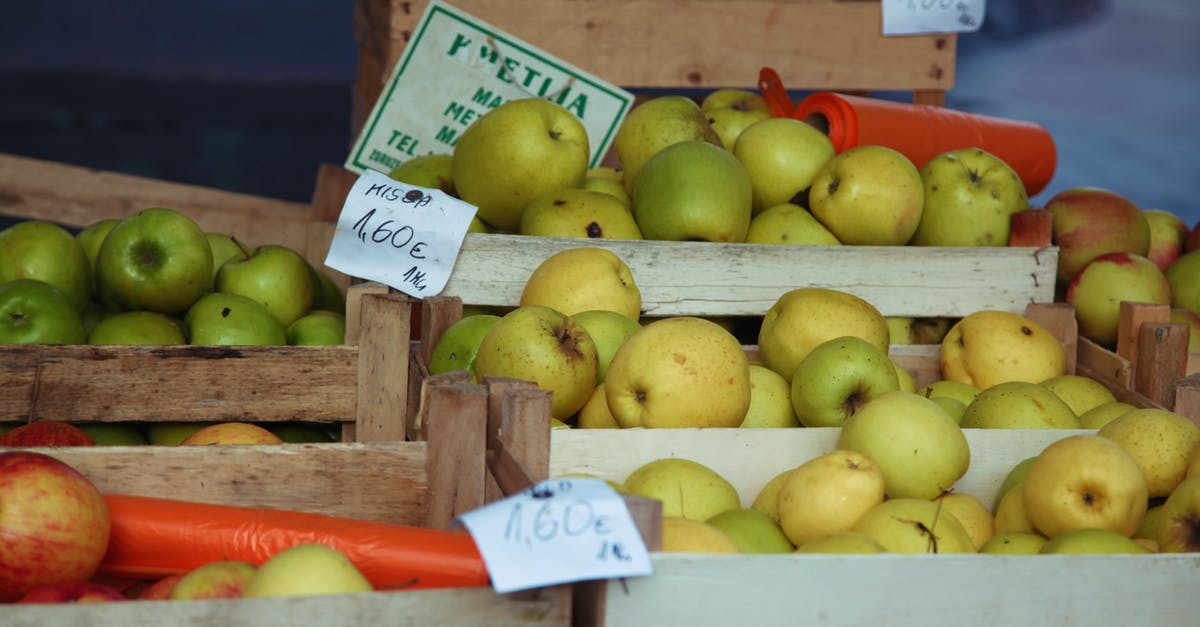 Australia: How to know price of goods in groceries - Ripe apples in boxes on market