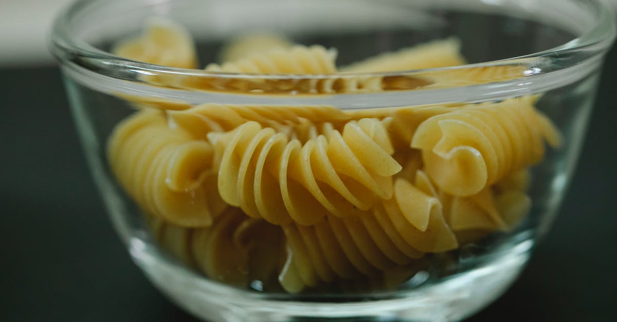 Authentic (non-touristic) places, where Italians eat, in Verona and Venezia [closed] - Twirl macaroni in glass bowl