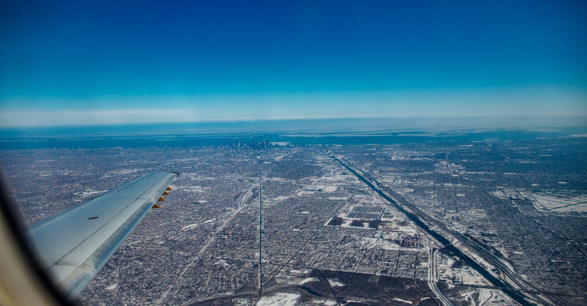 Baggage wrapping facilities at Chicago O'Hare airport - Aerial View of Buildings