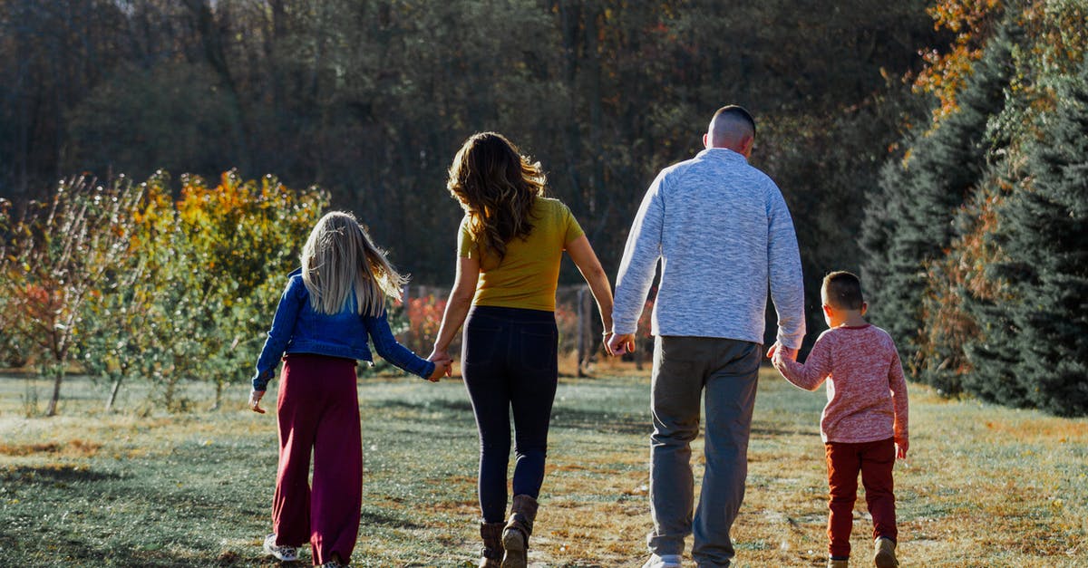 Belgian mother of a American child, want to travel to USA thru Paris airport, to see her bf/child dad - Happy family walking in countryside