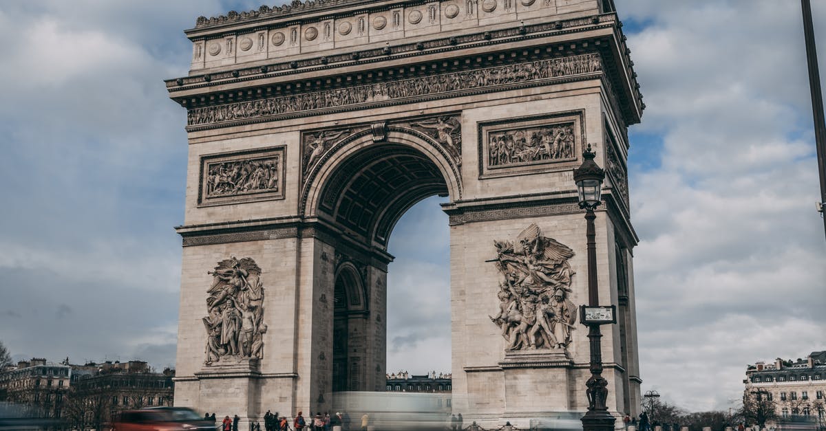 Bus 42 in Paris - Arc De Triomphe