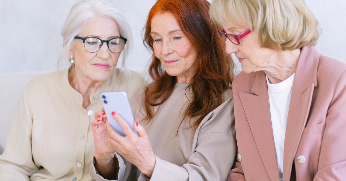 Buying a phone for using in both France and Canada - Aged women using smartphone together