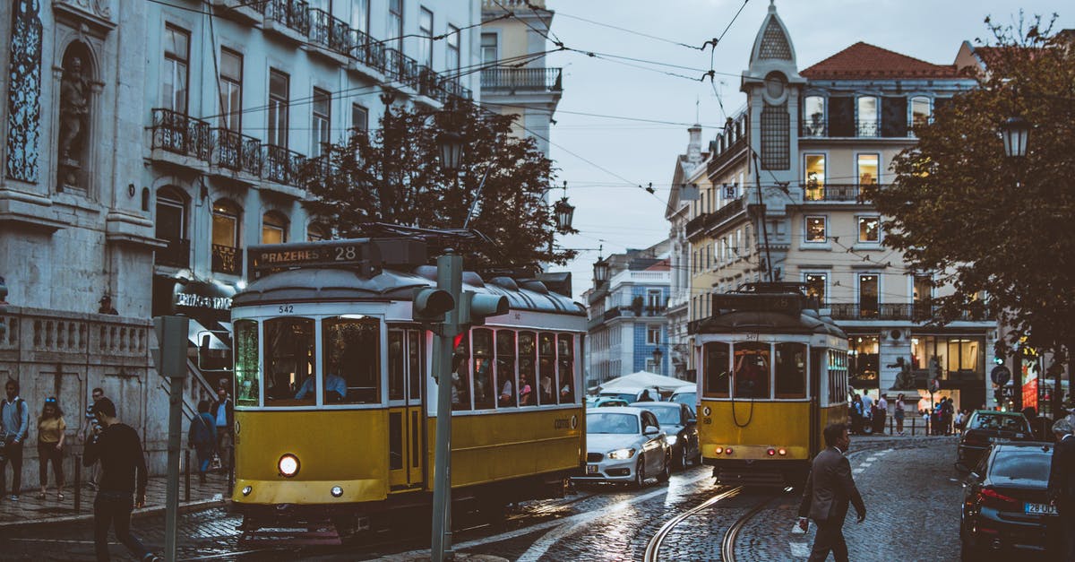 Buying train tickets in Portugal - People at City