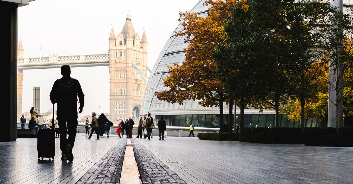 Can I explore London by Roller skating? - Photo of Tower Bridge through Structures