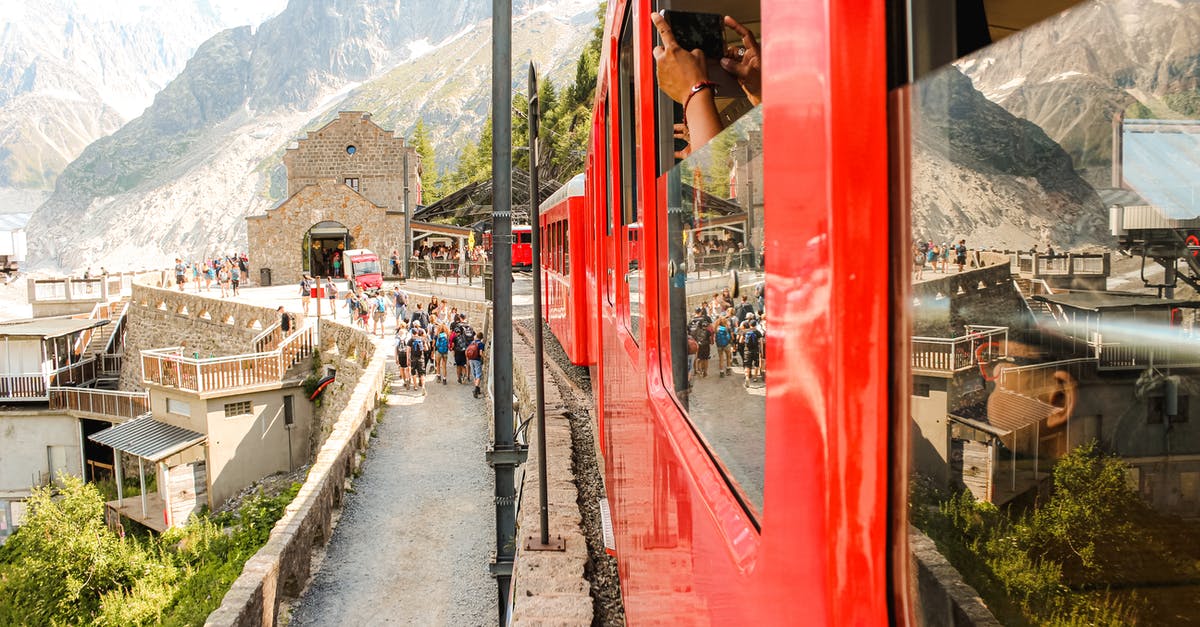 Can I leave the transit area during an EU+Schengen layover? - Train carrying travelers to high mountains