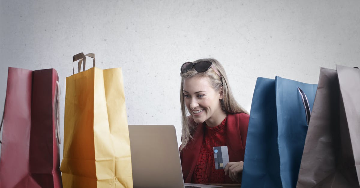 Can I take my 15.6" laptop bag with me on my Ryanair flight? - Happy woman shopping online at home