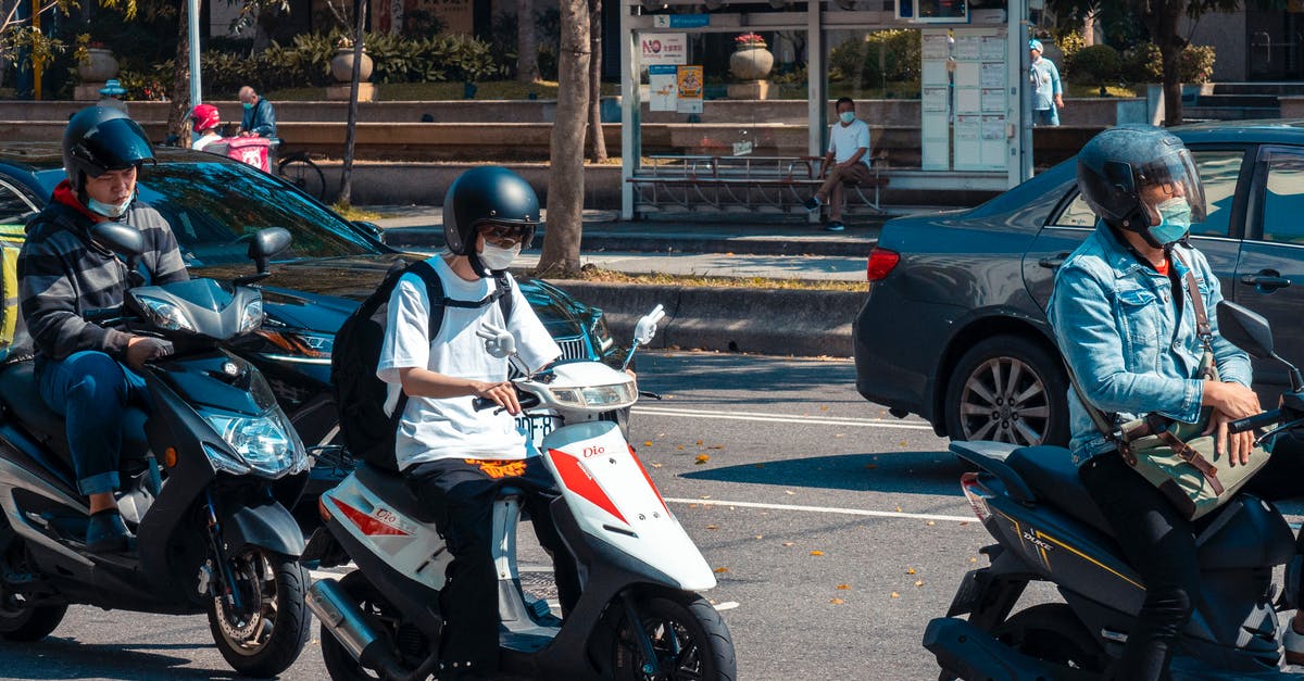 Can visitors rent electric scooters (motorcycles) in Taiwan with foreign drivers licenses? - People Riding Motorcycles on the Street