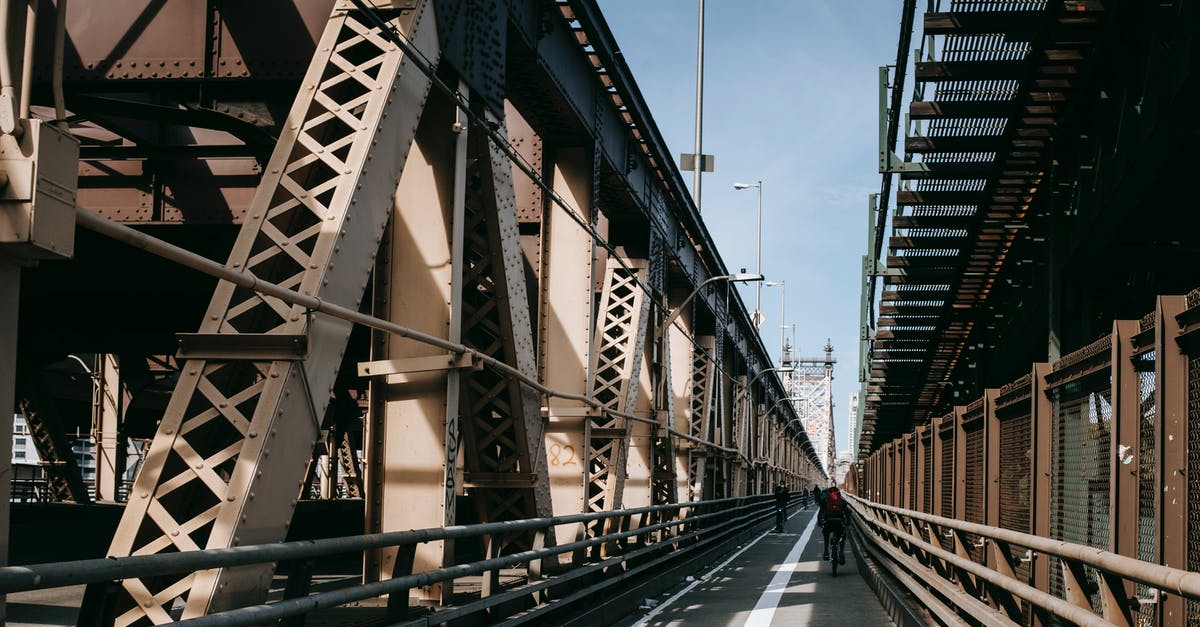 Can you walk across the Queensboro bridge to Roosevelt Island? - Pedestrian roadway on cantilever bridge in sunny day