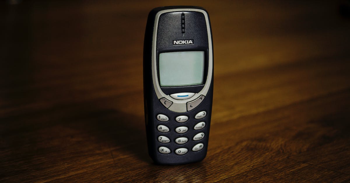 Cost for US cell phone users to receive international calls - Retro cellphone with buttons placed on table