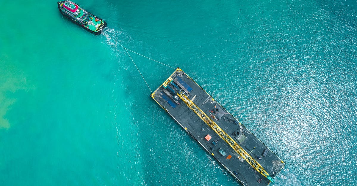 Do cruise passengers answer In Transit on the ESTA application? - Aerial view of motorboat transporting platform on seawater