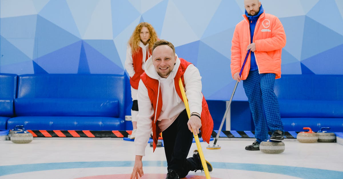 Do the Chinese CRH trains have power outlets? - Cheerful sportsman playing in curling in ice rink