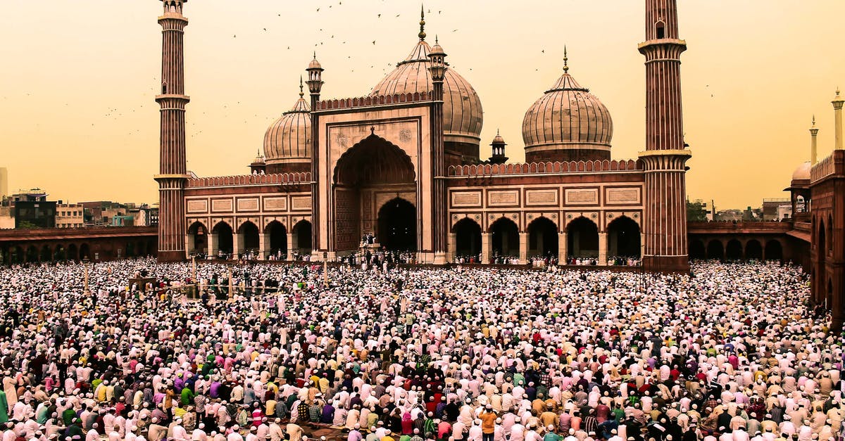 Do we stay airside at Delhi T3? - Photo Of Crowd Of People Gathering Near Jama Masjid, Delhi