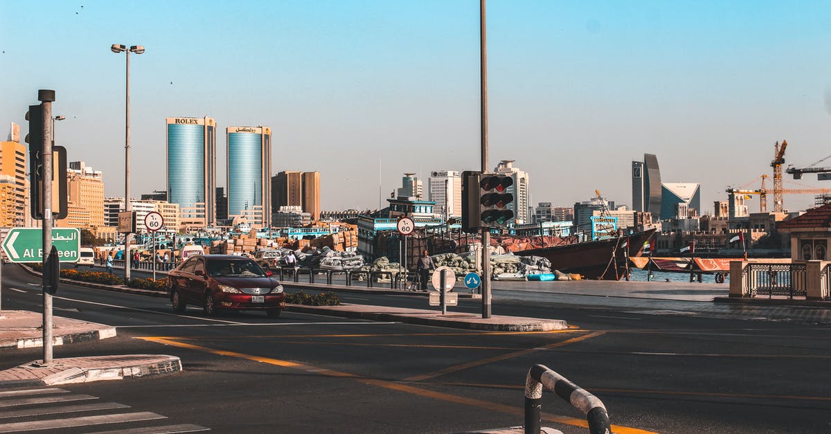 Driving to Dubai from Muscat. Which border is better? [closed] - Car on the Road