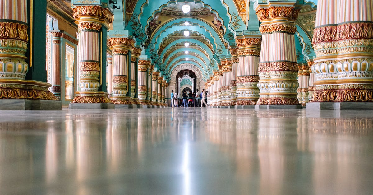 Eating on the Palace on Wheels, in Rajasthan, India if I have dietary restrictions - Ornamental turquoise archway in magnificent Indian palace