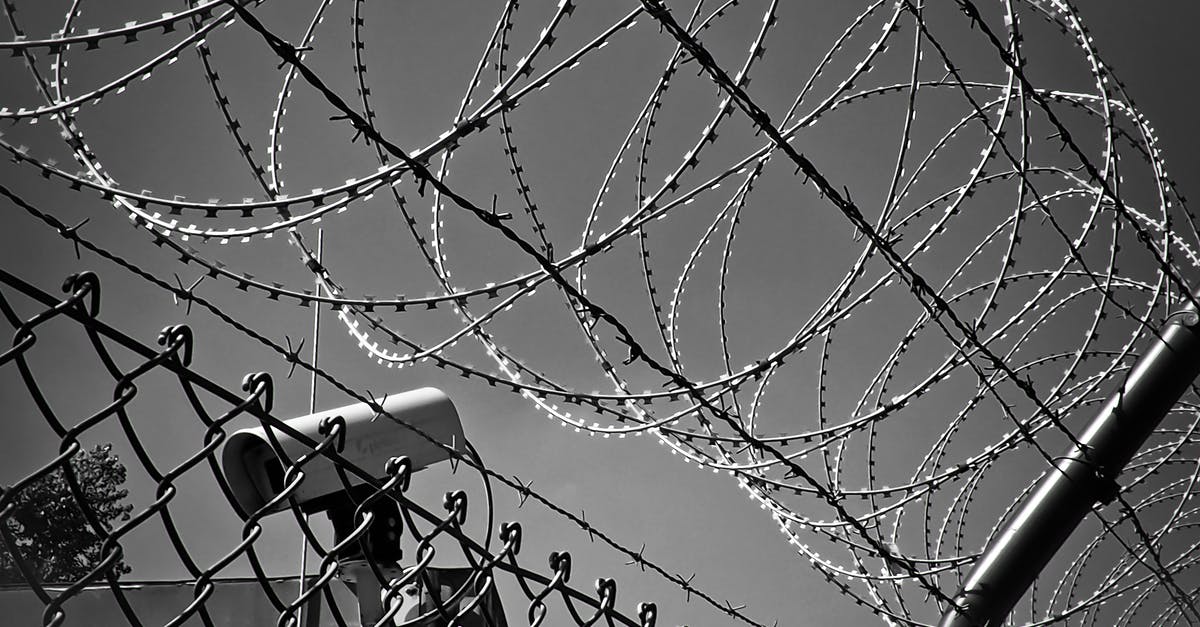 Eurostar security control: Taking pocket knife for camping - Grayscale Photo of Barbed Wire