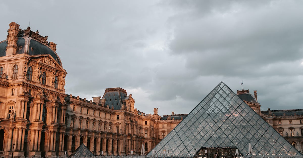 Famous pieces in the Louvre [closed] - The Beautiful Louvre Museum in Paris