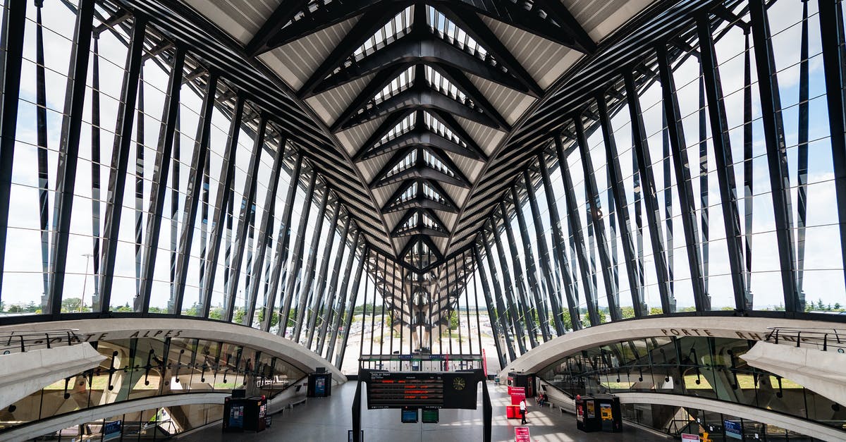 Gare de Lyon to CDG on November 3-4, 2018 - Gray Steel Entrance Gate in Middle of Hallway