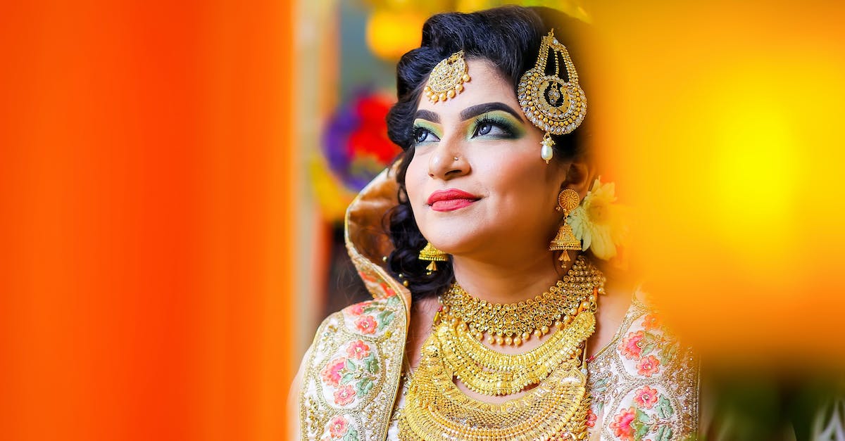 Going to Bangladesh [closed] - Woman Wearing Accessory