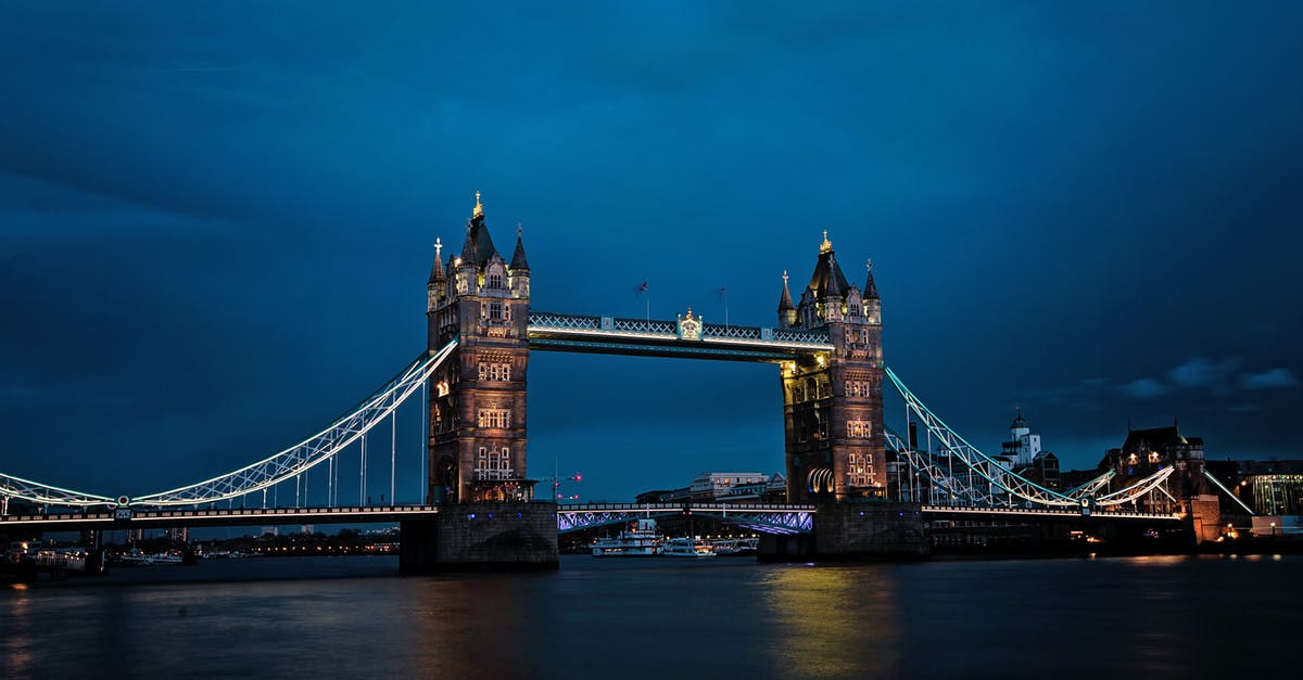 Guide on Thames-boat in London - Tower Bridge