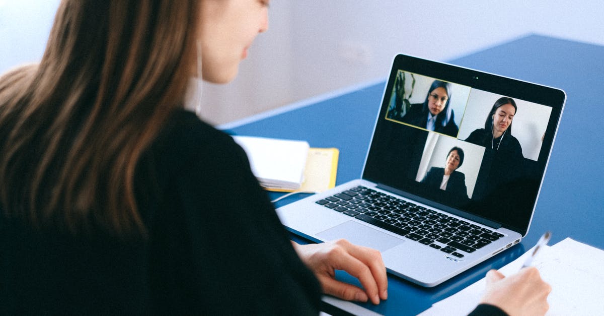 Having a Skype (video/voice) in public in Paris - People on a Video Call