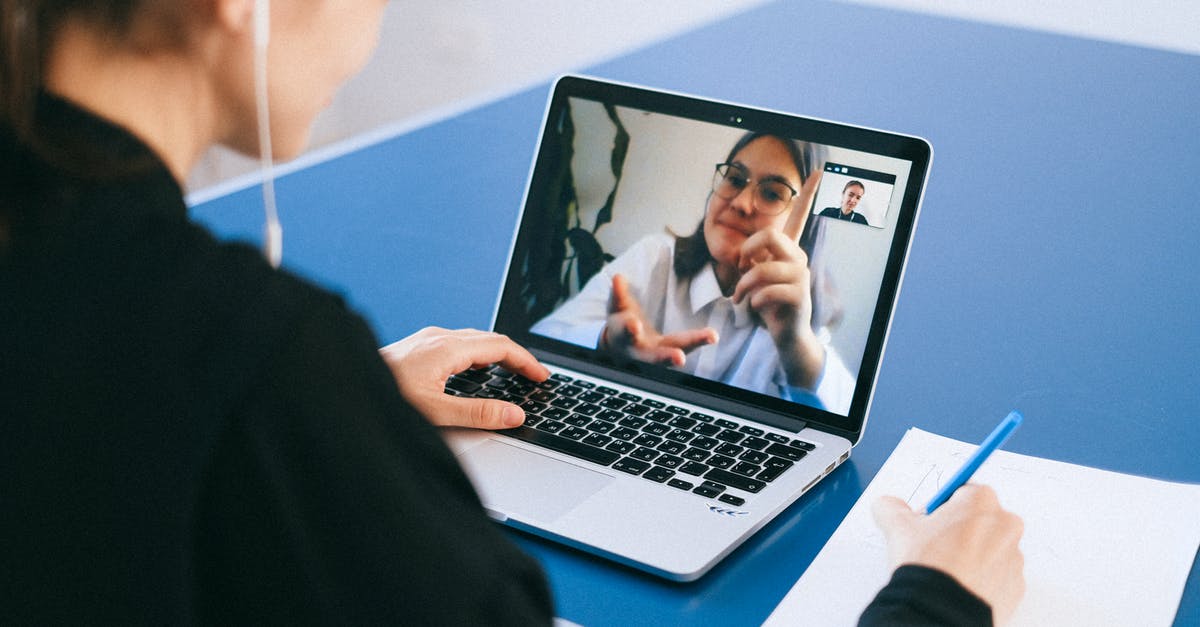 Having a Skype (video/voice) in public in Paris - People on a Video Call