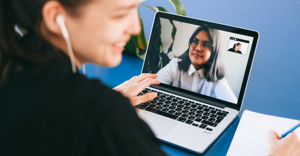 Having a Skype (video/voice) in public in Paris - People on a Video Call