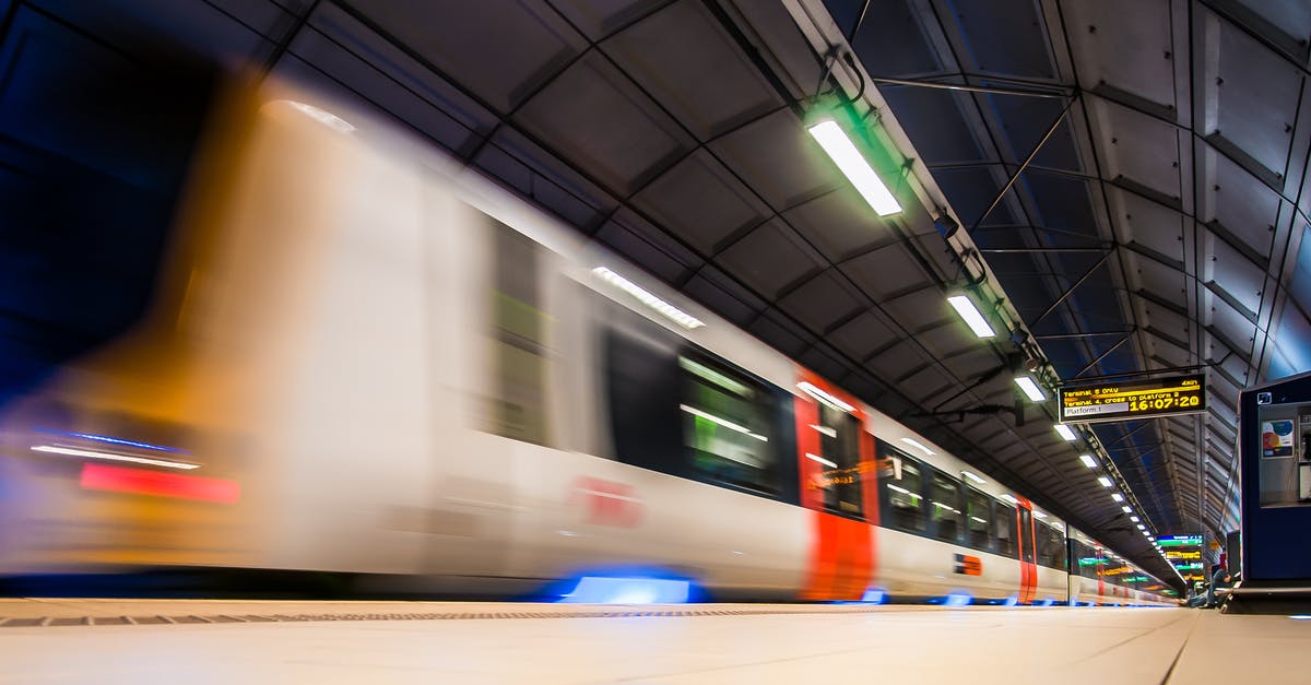 Heathrow Express Oyster/contactless - Beige and Red Train