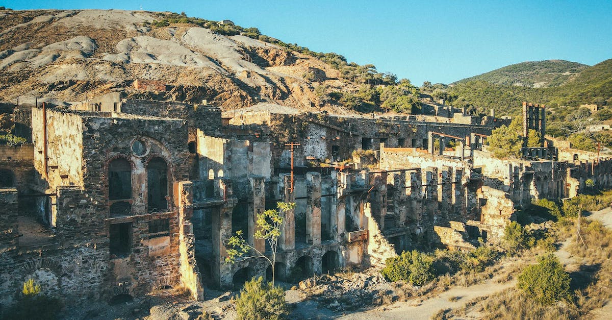 Historic Boston Sites - Good Resource - Ancient fort in mining site in mountainous terrain