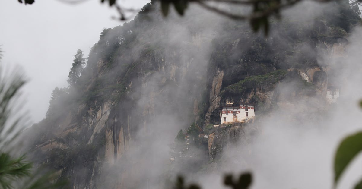 How's the weather for hiking in lower Tibet in May? - Concrete House on Mountain