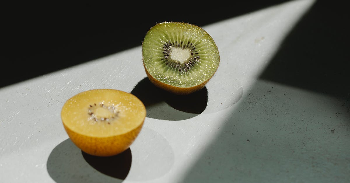 How are different meal ratios calculated for flights? [closed] - Sliced ripe green and yellow kiwi on table