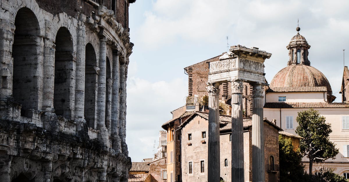 How busy is the Roman Colosseum throughout the year? - Facade of an Ancient Colosseum at Night