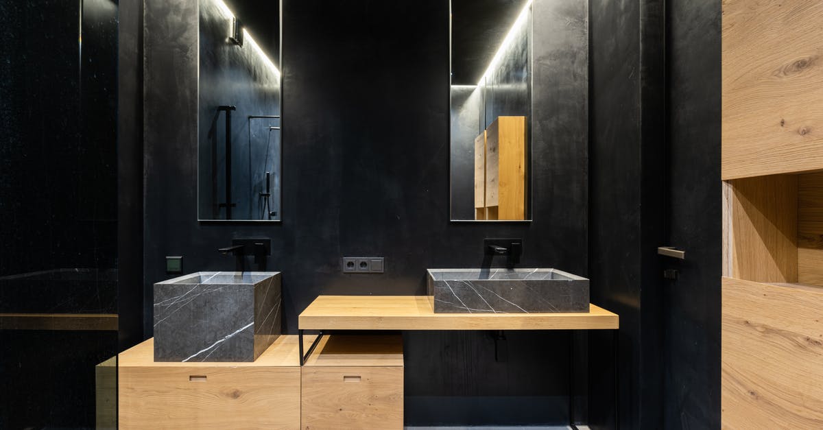 How can I know in advance if a private bathroom is not en suite? - Marble sinks in modern bathroom
