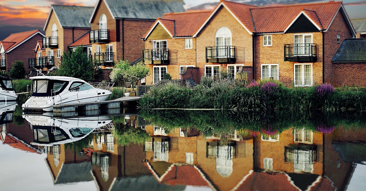 How do I rent canal boat in the UK? - House Facade