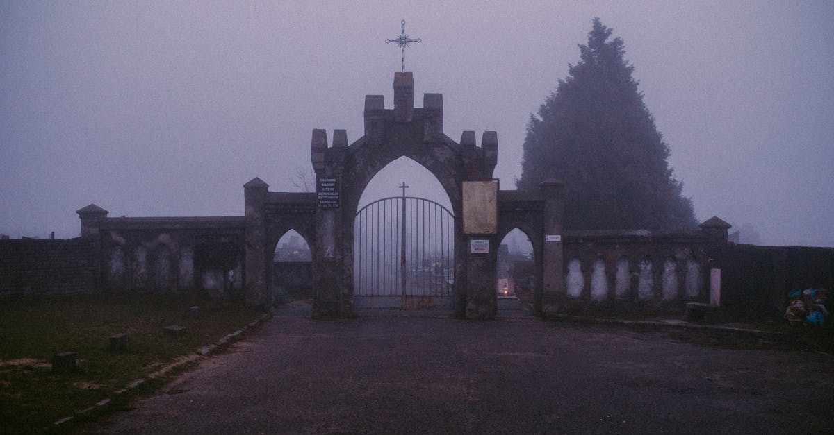 How early to arrive at Kings Cross for train? - Gateway to a Cemetery