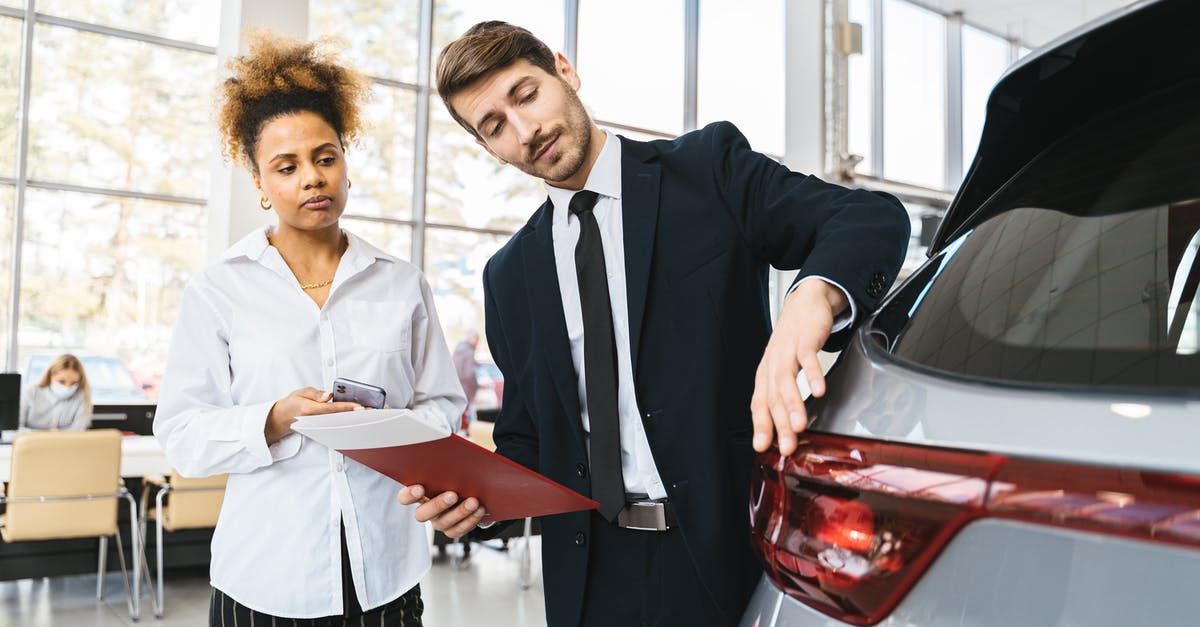 How efficient is the immigration service at Oakland? - Photo of a Salesman Talking to a Customer