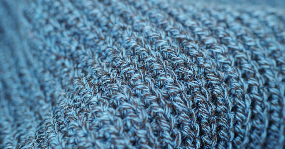 How much clothing should I wear to keep warm in Hong Kong? - Close-up Photography of Gray Knit Textile